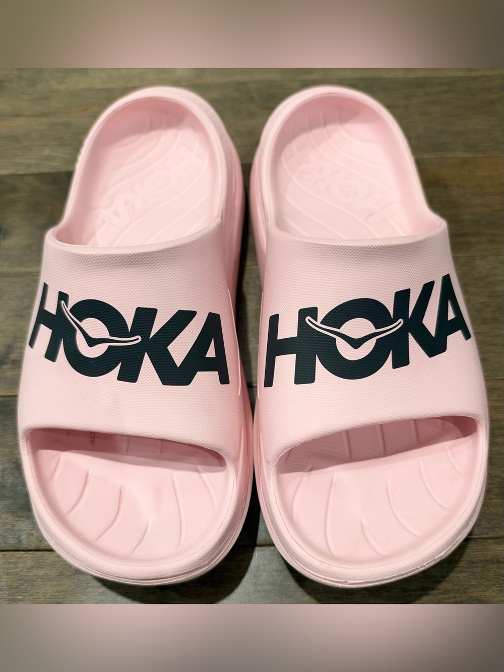 Men Sz 7/ Women’s Sz 9 Carnation/Black Ora Athletic Slides